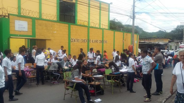 alumnos de la Escuela Álvaro Contreras