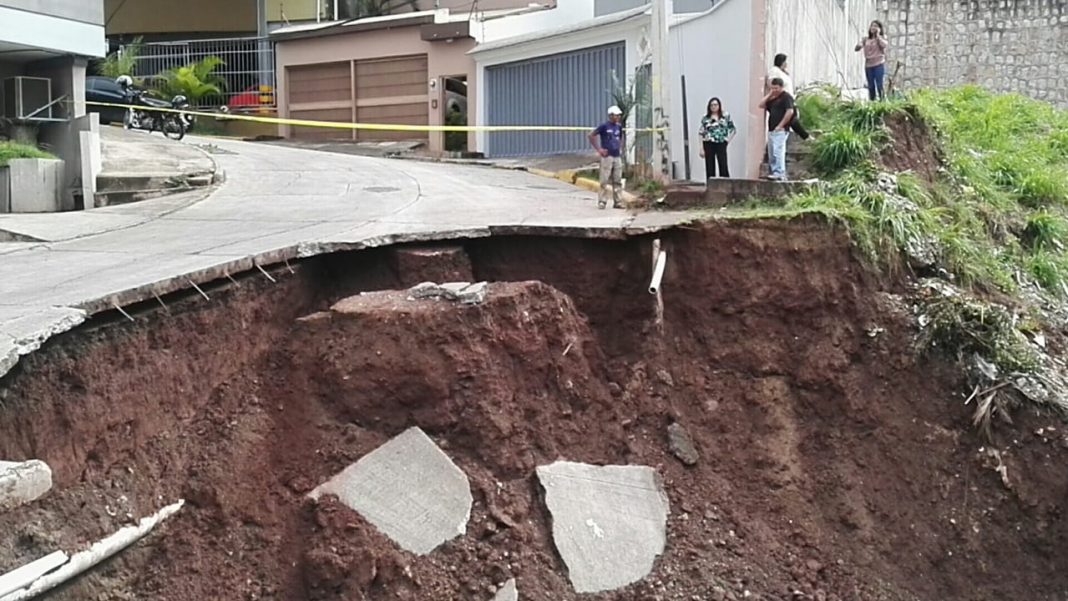 cráter en Colonia La Hacienda