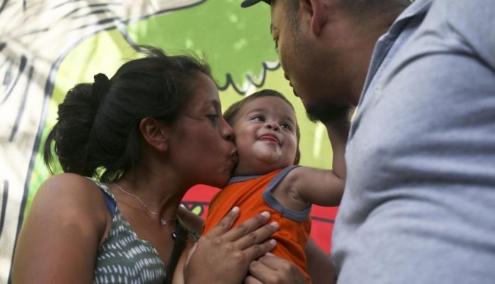 niño hondureño en corte de EUA