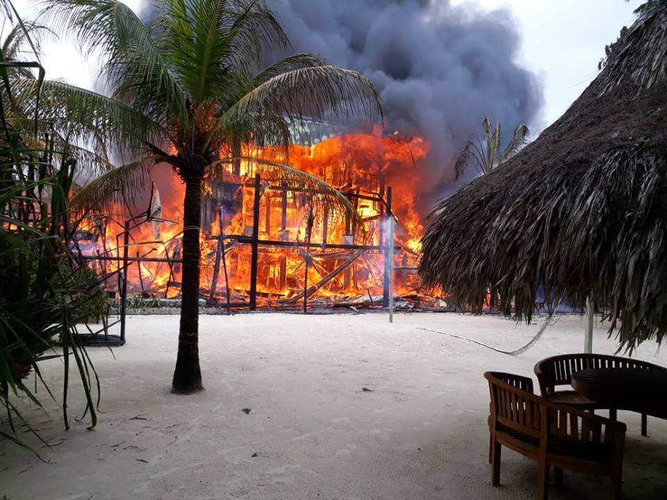 daños del incendio en Roatán