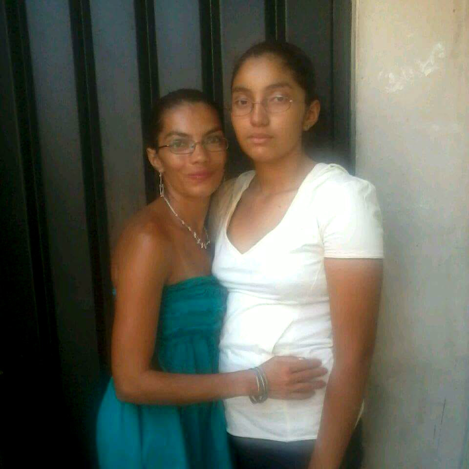 madre e hija en el sector la montañita