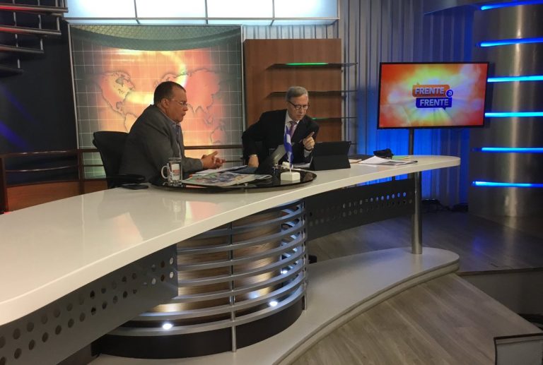 Embajada de EUA revoca visa a Billy Joya; el excapitán llora en pleno foro