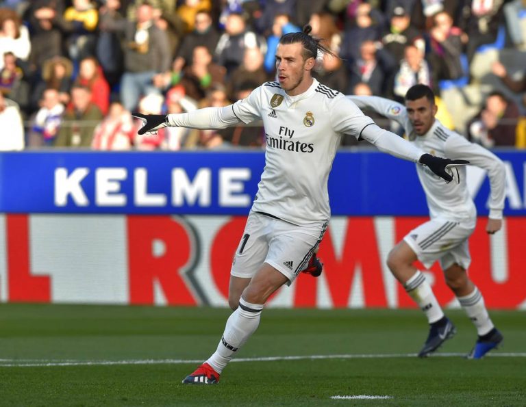 Gareth Bale y Thibaut Courtois salvan al Real Madrid ante el SD Huesca
