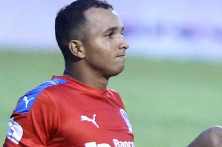 Donis Escober llora ante las cámaras ¿Se siente discriminado?