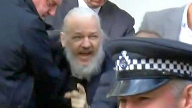Creador de WikiLeaks fue detenido en Londres ¿será extraditado a EEUU?
