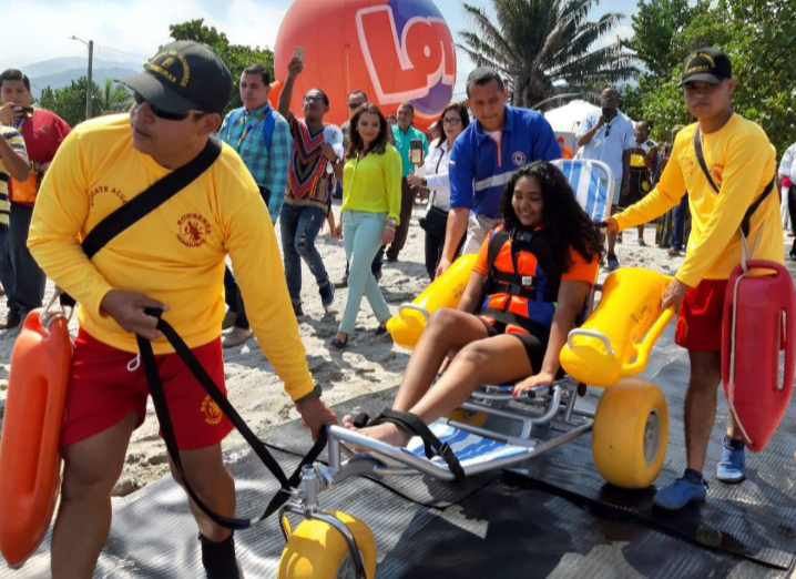 Inauguran la «Playa inclusiva» en La Ceiba a favor de las personas con discapacidad