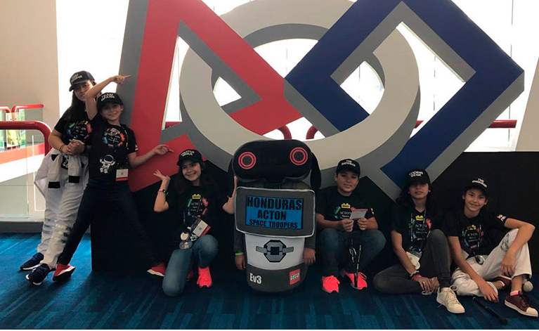 Jóvenes hondureños ganan el primer lugar en el Campeonato Mundial de Robótica