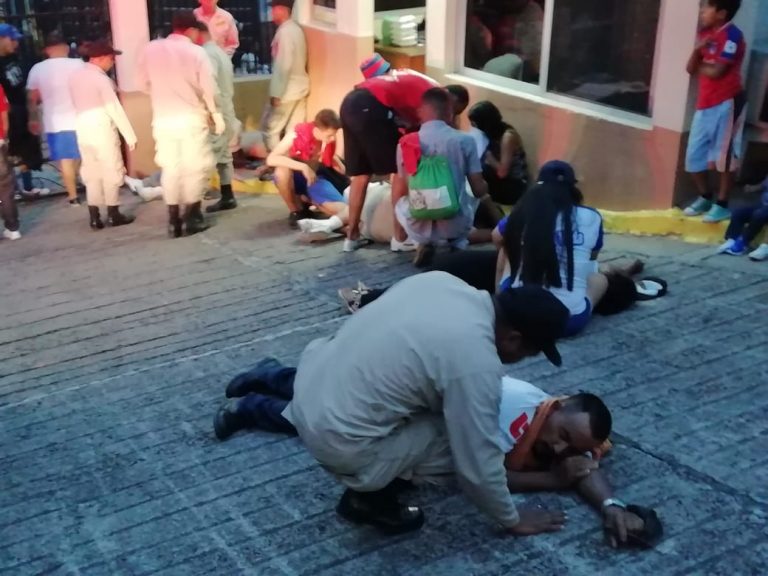 ¡La misma historia! Gas lacrimógeno desata caos en el estadio nacional