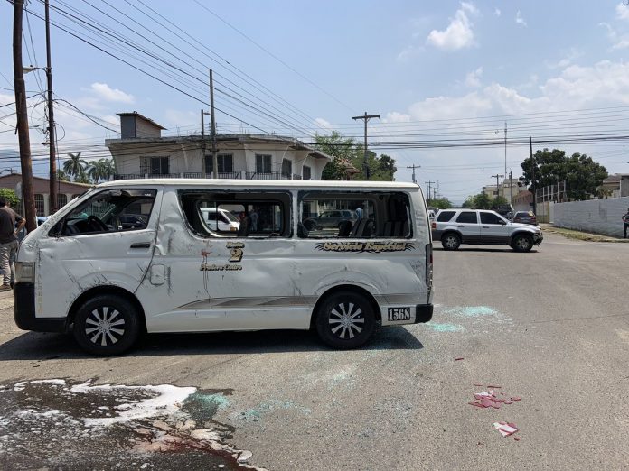 Choque entre camioneta y rapidito