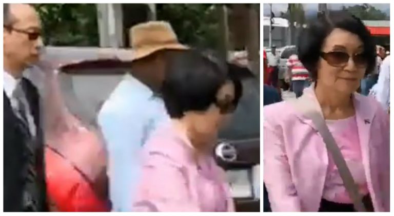 Embajadora de China Taiwán queda varada y camina entre una reacia protesta en Siguatepeque