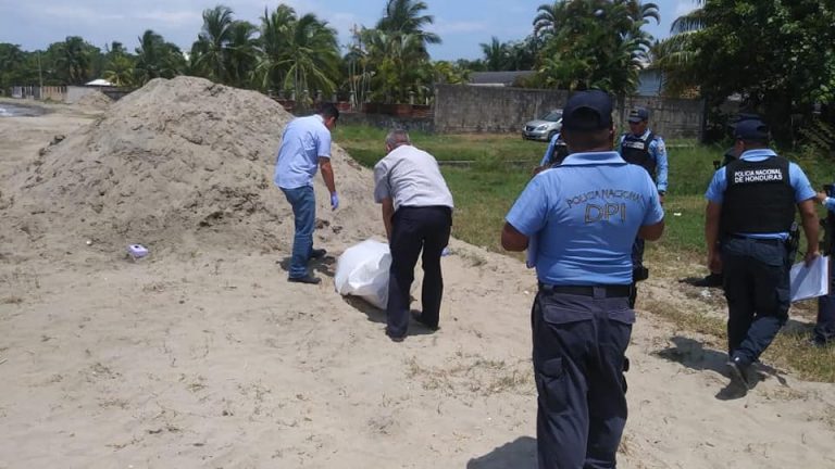 mujer muerta en playas de Puerto Cortés