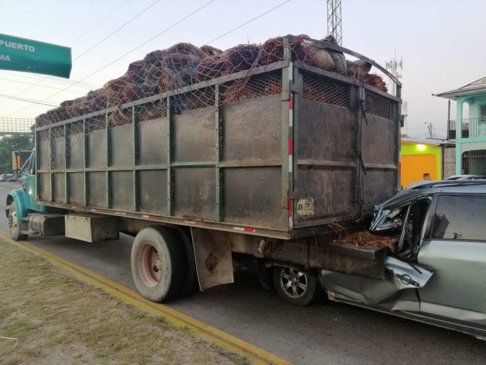 camioneta contra camión