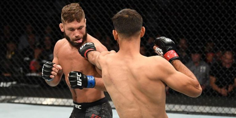 Pelea de UFC en México termina en acto "bochornoso"