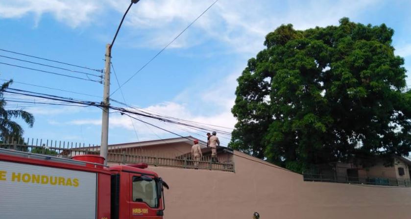 niña arriba de techo en SPS