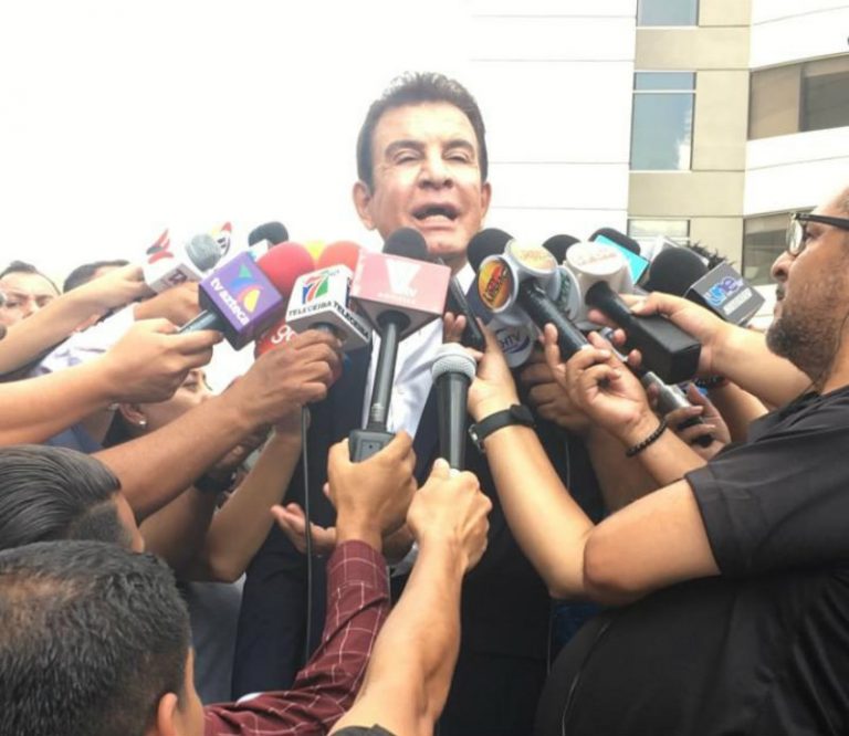 Salvador Nasralla exige la presidencia y llama a conformar Gobierno de transición