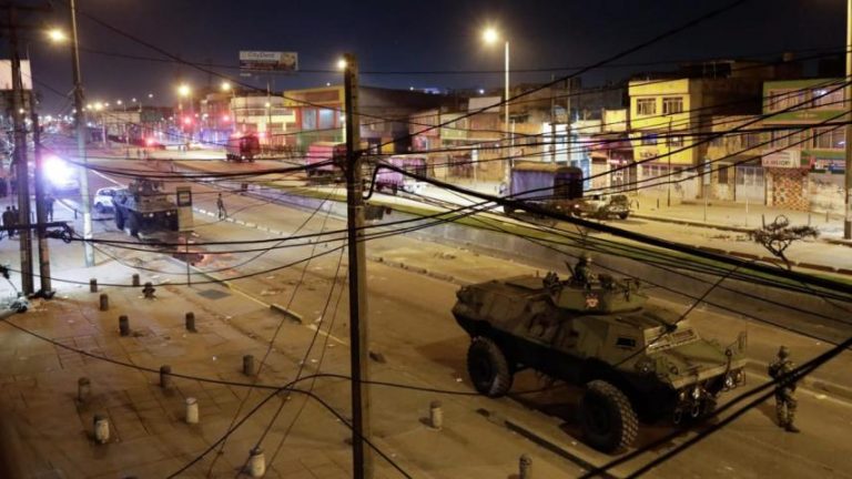 Ola de violencia y saqueos pone a Bogotá bajo un inédito toque de queda