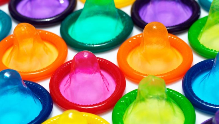 condones