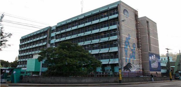  hombre suicidio plaza salud