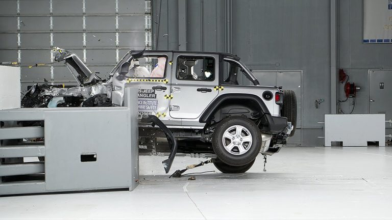 El Jeep Wrangler vuelca en su crash-test estadounidense