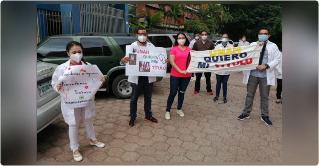 médicos egresados