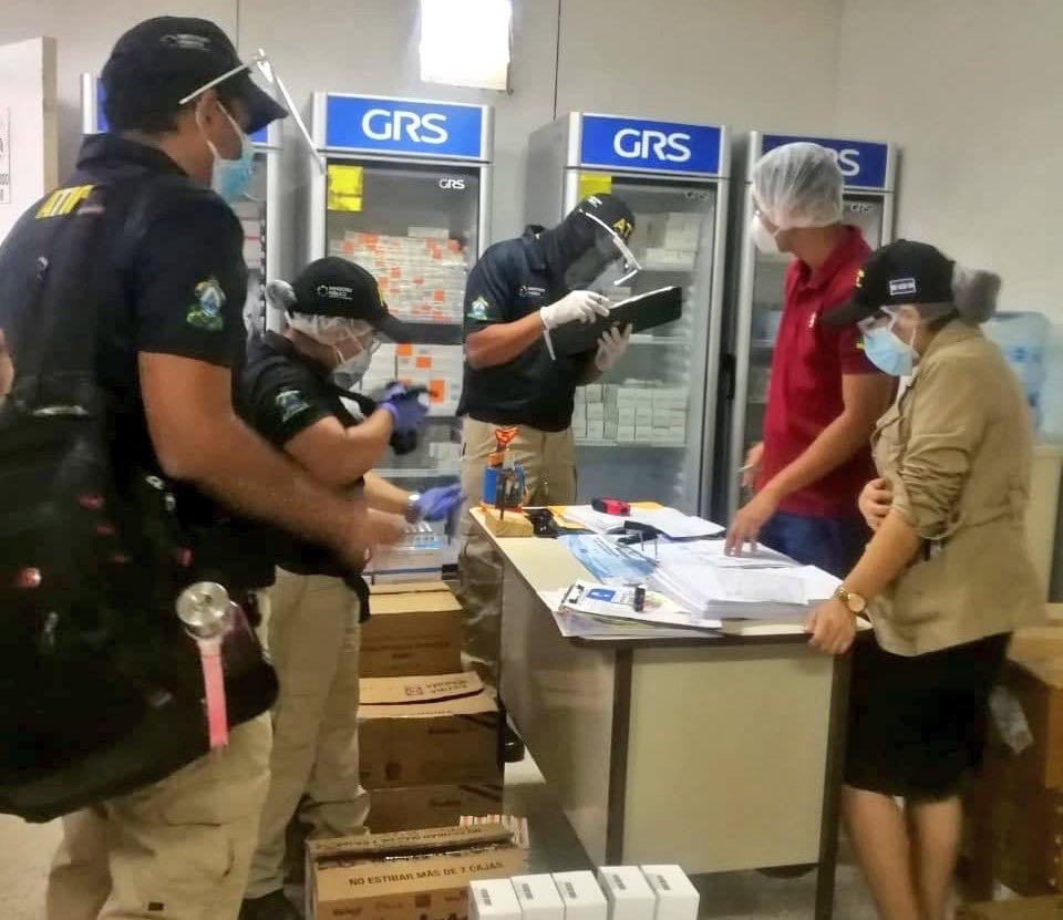Los agentes se internaron en las farmacias de los centros asistenciales