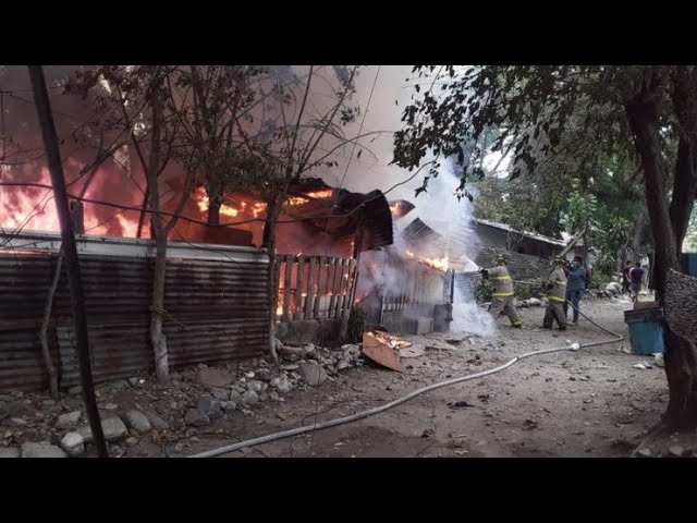 VÍDEO| Incendio deja en la calle a siete familias en bordos de El Pedregal