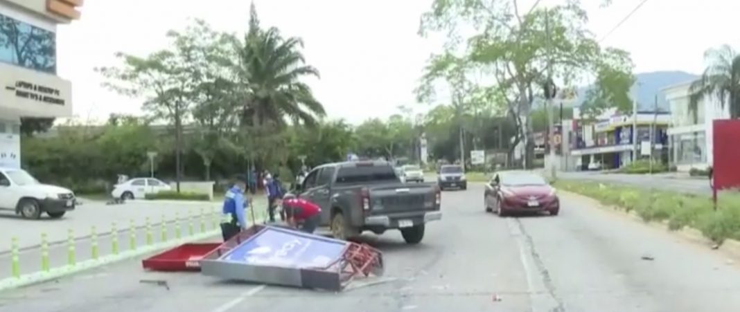 choque entre dos carros en circunvalación