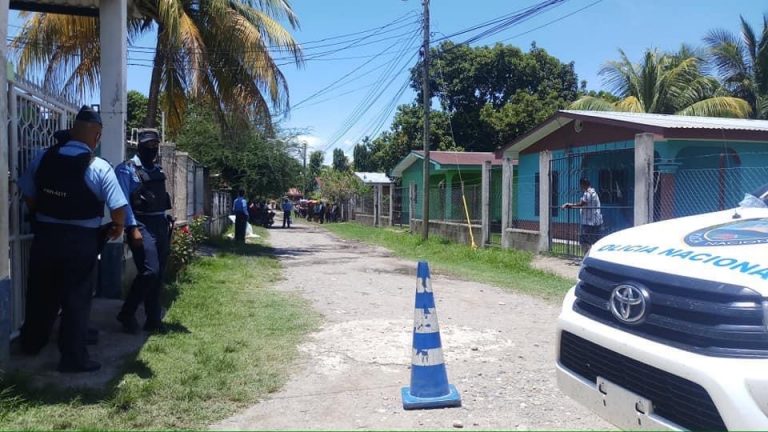 hombre mata a su esposa