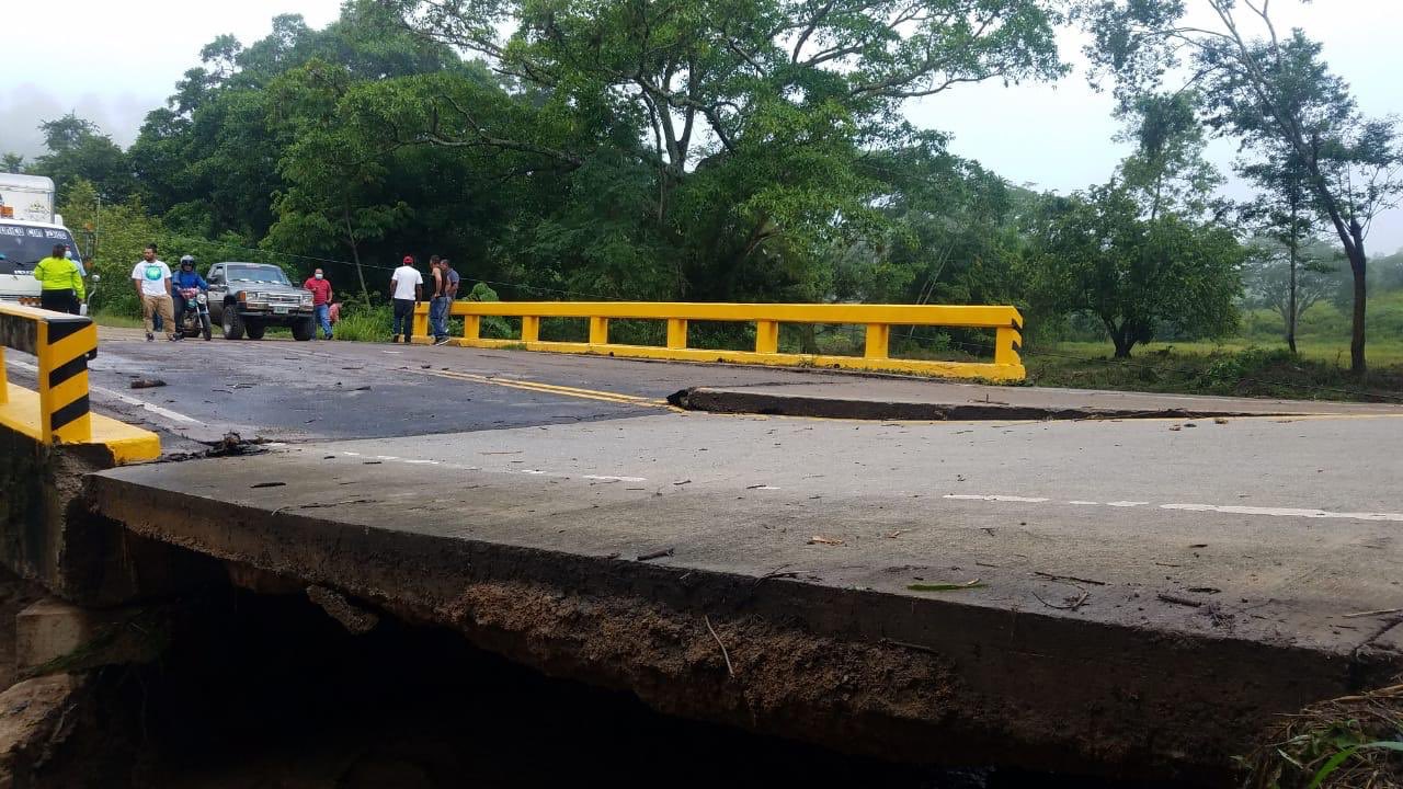 Algunas infraestructuras también sufrieron daños.