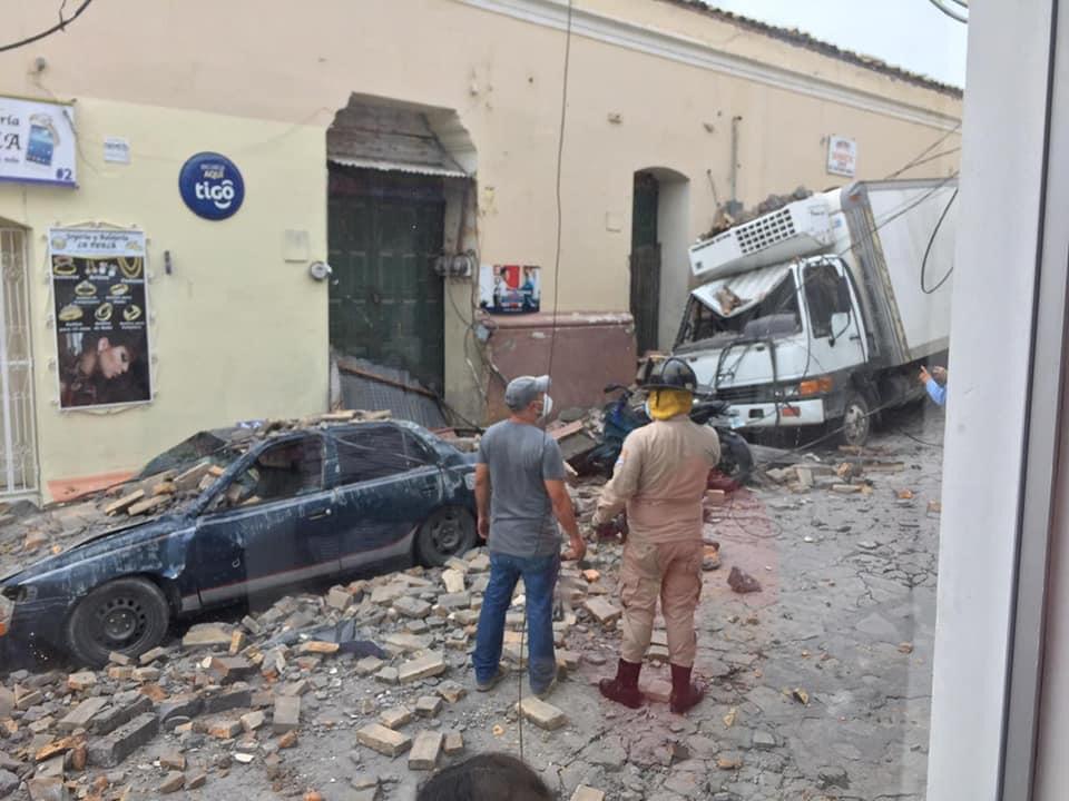 El Cuerpo de Bomberos se hizo presente en el lugar.