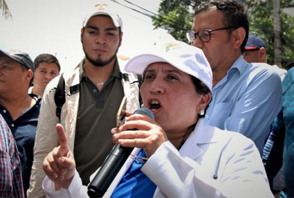 empleados de salud despedidos