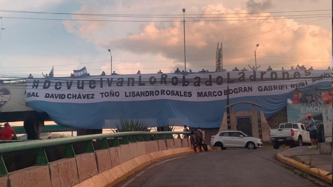 Devuelvan lo robado ladrones