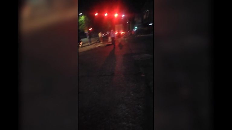 VÍDEO| Muere joven motociclista al ser embestido por camión en SPS