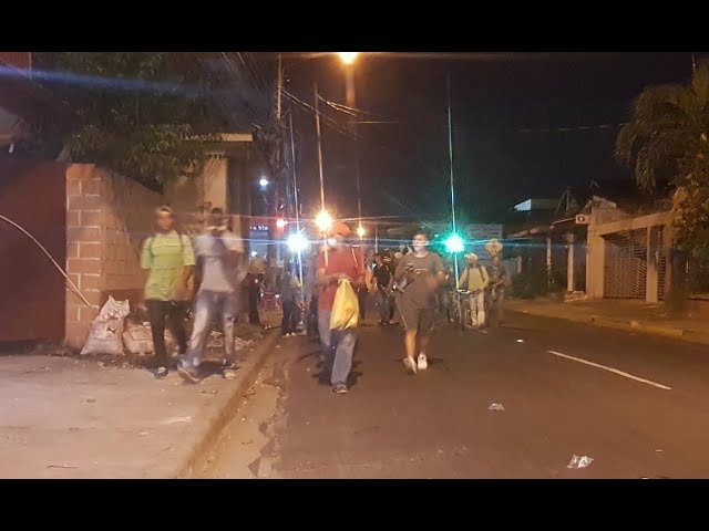 Caravana de migrantes sale de SPS para buscar “sueño americano”