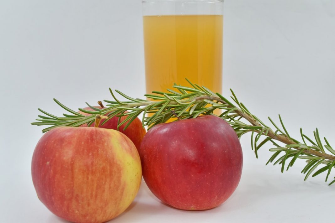 agua de manzana y romero