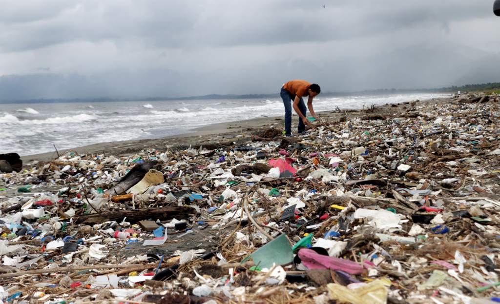 Basura en playas de Omoa