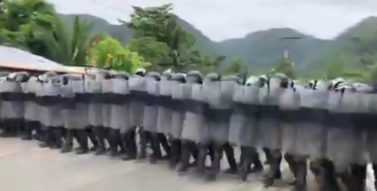 militares guatemaltecos impiden paso a caravana