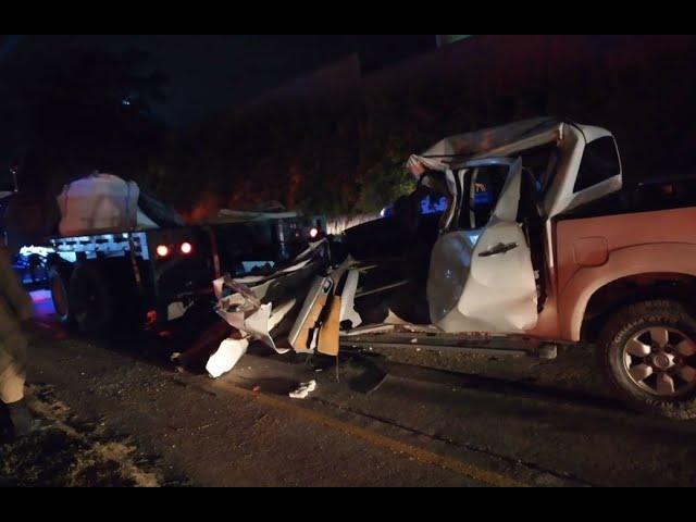 Fuerte accidente de tránsito entre automóvil y rastra deja un muerto; aquí vídeo