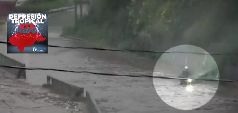 motociclista en río Choluteca