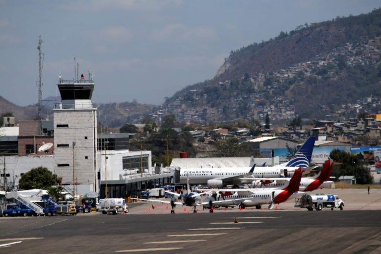 aeropuertos reanudan operaciones