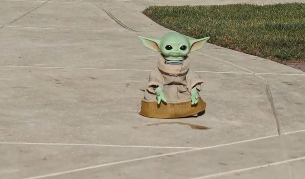 robot baby yoda