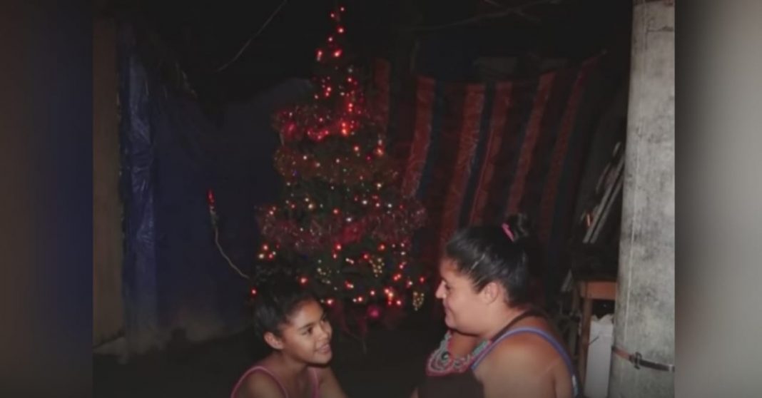 Honduras familia arbolito navideño