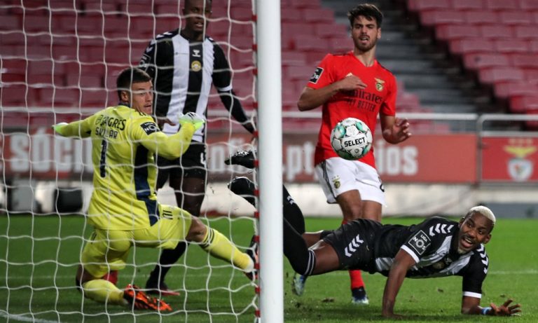 Bryan Róchez anota y rescata al Nacional de la derrota ante Benfica