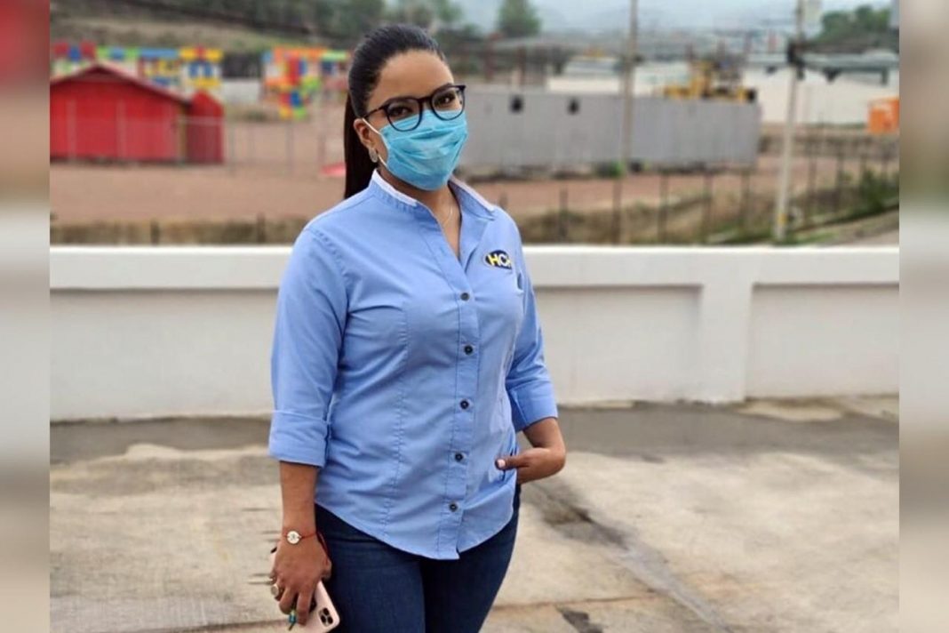 Ariela Cáceres comparte publicación a feministas