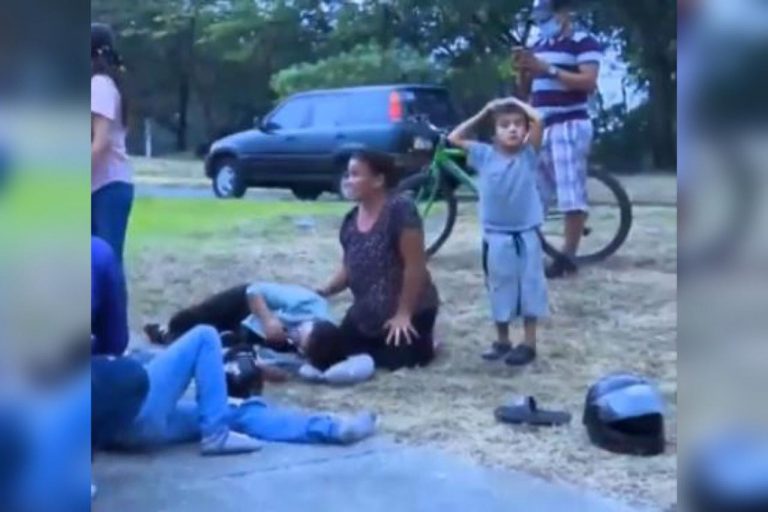 SPS: accidente de tránsito deja heridos a dos jóvenes que iban en motocicleta