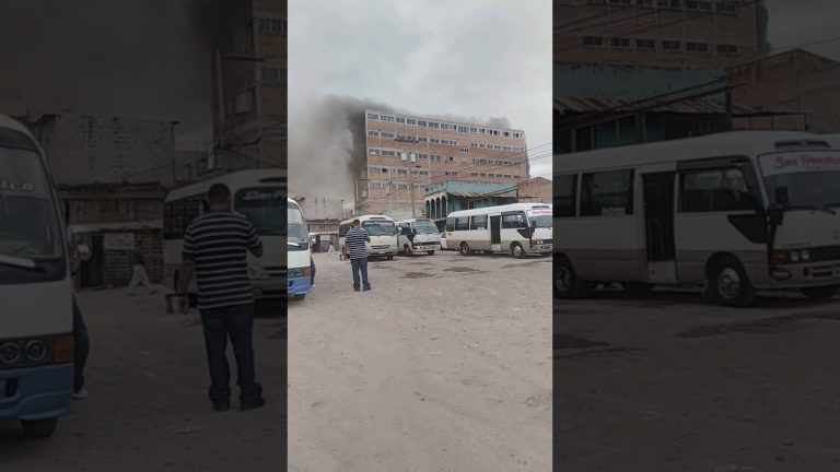 Edificio en Comayagüela arde en llamas: personas atrapadas y dos negocios quemados