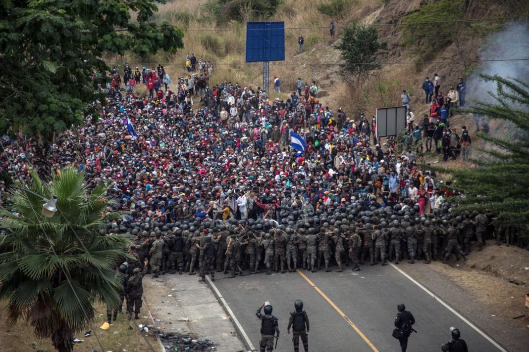 docente estudiantes caravana