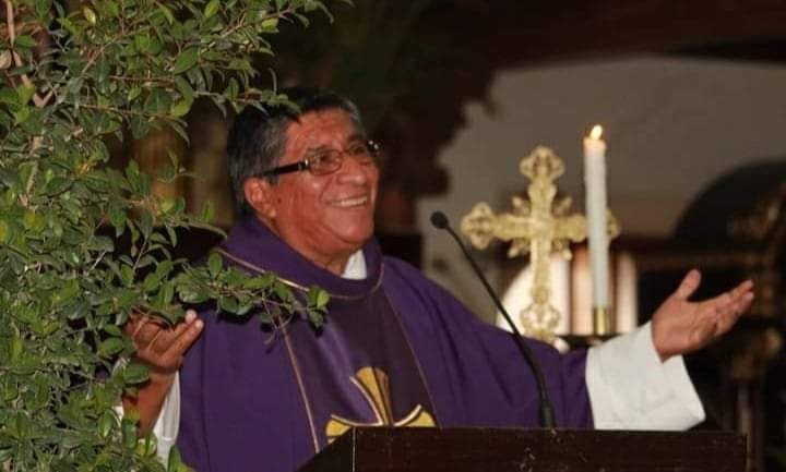 padre Rudy Mejía COVID