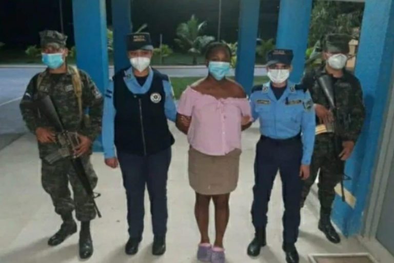 En libertad dejan a mujer que amenazó a sus hijos con un cuchillo.