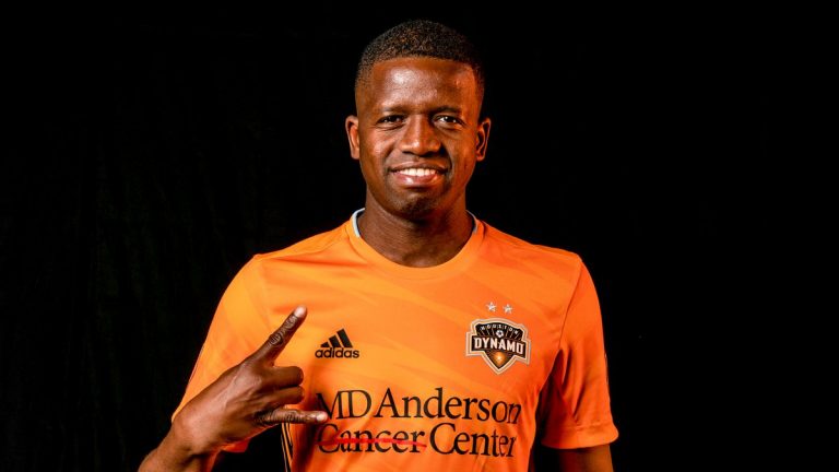 Oficial: Boniek García seguirá un año más con Houston Dynamo